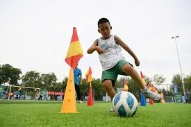 上任后首次露面，国足新帅邵佳一现场观战中国U22vs越南U22